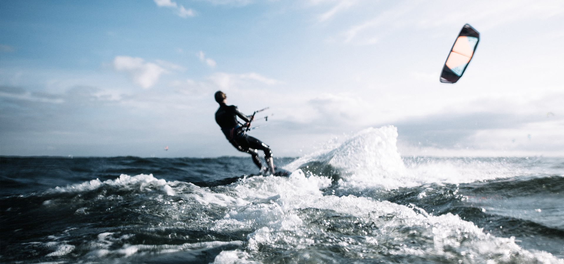 夏日狂潮！Kite Surf 風箏衝浪